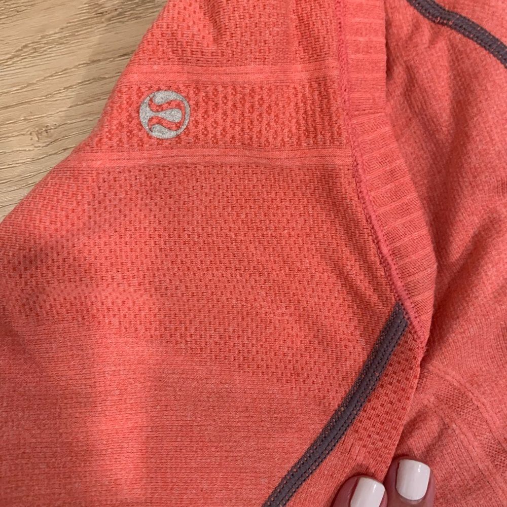 🧡 Lululemon Women's Coral Short Sleeve Top‎ – Approx. Size 12 🧡 - Picture 5 of 7